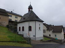 Obergladbach, kath. St. Nikolaus Kapelle, kleiner verputzter Saalbau, erbaut 1703 (29.01.2022)