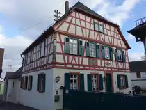 Hallgarten, historischer Pfarrhof, erbaut 1730 von Martin Hell (30.01.2022)