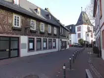 Hattenheim, Geb�ude der Rheingauer Volksbank mit Malereien des Malers Claudy (30.01.2022)