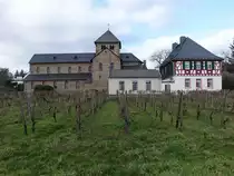 Mittelheim, Pfarrkirche St. �gidius, romanische Basilika, erbaut im 12. Jahrhundert (30.01.2022)