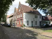 Friedrichstadt, Giebelh�user in der Stra�e am Mittelburgwall (24.07.2021)