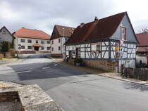 Hermannsfeld, Fachwerkhaus in der Strae am Eck (26.02.2022)