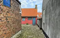 Hinterhof an der Stra�e �Gr�nnegade� in der Kleinstadt Ringk�bing. Aufnahm: 25. M�rz 2022.