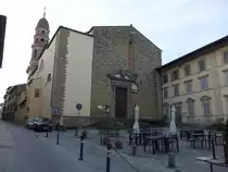 Arezzo, Klosterkirche Badia delle Sante Flora e Lucilla an der Piazza Badia, erbaut im 13. Jahrhundert (26.03.2022)