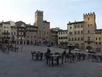 Arezzo, historische Pal�ste an der Piazza Grande (26.03.2022)