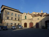 Castiglion Fiorentino, Huser an der Piazza del Municipio (26.03.2022)