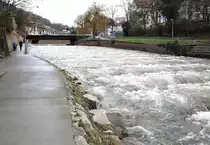 Freiburg, die gut gef�llte Dreisam Anfang Februar durchflie�t die Stadt, Feb.2022