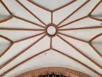 Sp�tgotische Gestaltungselemente am Torbogen des Holstentores. (L�beck, M�rz 2022)