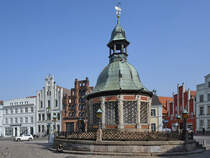 Die Wasserkunst Wismar ist ein im 16. Jahrhundert errichtetes pavillonartiges Gebude ber dem historischen Trinkwasserbrunnen. (Mrz 2022)