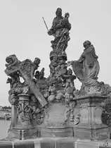 Die Figurengruppe der Madonna und des Heiligen Bernhard stammt aus dem Jahr 1708. (Karlsbr�cke Prag, September 2012)