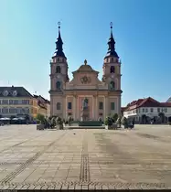 Direkt gegen�ber der Katholischen Kirche befindet sich in Ludwigsburg die Evangelische Stadtkirche. Dazwischen liegt der Marktplatz.

🕓 21.9.2020 | 14:36 Uhr