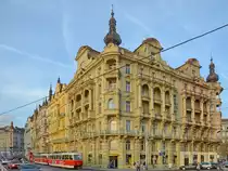 In diesem Geb�ude ist die Film- und Fernsehfakult�t der Akademie der Musischen K�nste untergebracht. (Prag, September 2012)