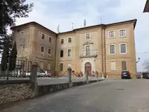 Amelia, Bisch�flicher Palast an der Piazza Vincenzo Lojali (28.03.2022)