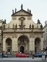 Die im 17. Jahrhundert restaurierte Renaissancekirche zum heiligen Salvator befindet sich unweit der Karlsbr�cke in Prag. (September 2012)