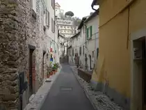 Amelia, alte H�user in der Via Civitavecchia zum Porta Leone (28.03.2022)