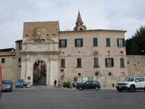 Amelia, Porta Romana, erbaut im 1. Jahrhundert vor Christus an der Via della Repubblica (28.03.2022)