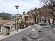 Arrone, Huser an der Piazza Giuseppe Garibaldi (28.03.2022)