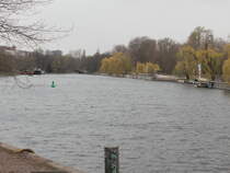 Berlin, Landwehrkanal gesehen vom Planufer in Kreuzberg am 04. April 2022.