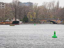 Die Baerwaldbrcke am 04. April 2022 in Berlin Kreuzberg gesehen vom Planufer in Berlin Kreuzberg.