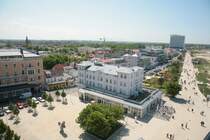 Blick vom Leuchtturm in Warnem�nde auf das Hotel am Leuchtturm. Im Hintergrund das Neptun Hotel. 21.05.2008