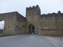 Ripe San Ginesio, Stadttor Porta Picena in der Via della Liberta (30.03.2022)