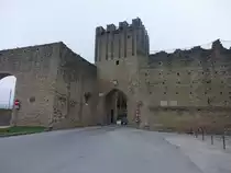 Ripe San Ginesio, Stadttor Porta Picena in der Via della Liberta (30.03.2022)