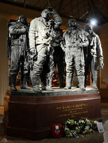 Das Royal Air Force Bomber Command Memorial ist ein Denkmal am Rande des Green Parks. (London, September 2013)