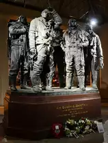 Das Royal Air Force Bomber Command Memorial ist ein Denkmal am Rande des Green Parks. (London, September 2013)