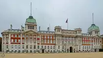 Das im Queen Anne Style errichtete rote Backsteingeb�ude Old Admiralty Building ist das gr��te Geb�ude der Admiralit�t. (London, September 2013)