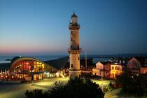 Leuchtturm und Teepott von Warnem�nde in der D�merung. 21.05.2008