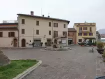 Castelraimondo, Fontana dei Leoni an der Piazza della Repubblica (30.03.2022)
