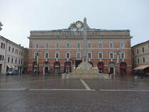 Jesi, Teatro Giovanni Battista Pergolesi an der Piazza della Repubblica (31.03.2022)