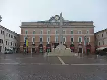 Jesi, Teatro Giovanni Battista Pergolesi an der Piazza della Repubblica (31.03.2022)