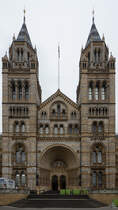 Dieses romanisch-byzantinischen Stil gestaltete Gebude aus dem Jahre 1860 beherbergt das Naturhistorische Museum in London. (September 2013)