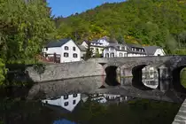 Bei einem Spaziergang durch Esch Sauer ist mir diese Spiegelung in der Sauer aufgefallen.. 05.2022