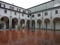 Fano, Kreuzgang im Convento San Domenico in der Via Arco Augusto (31.03.2022)