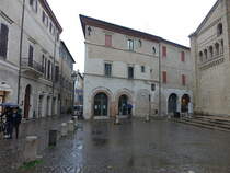Fano, Gebude an der Piazza Clemente VIII. (31.03.2022)