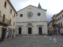 Gualdo Tadino, Dom St. Benedetto, erbaut im 13. Jahrhundert (01.04.2022)