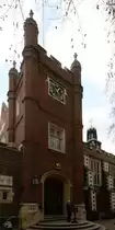 Die Middle Temple Hall wurde zwischen 1562 und 1573 erbaut, �berlebte den gro�en Brand von London im Jahr 1666, wurde jedoch durch Bombenangriffe im Zweiten Weltkrieg besch�digt. (Februar 2015)
