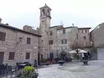 Citerna, Uhrturm an der Piazza Scipione Scipion� (02.04.2022)