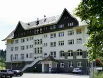 Glottertal, die R�ckseite der Schwarzwaldklinik mit dem Haupteingang, seit 2014 Domizil der Thure-von Uexk�ll-Klinik, Mai 2022