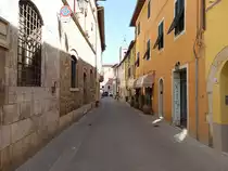 San Quirico d´Orcia, H�user in der Via Dante Alighieri (21.05.2022)