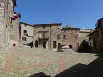 Castiglione d’Orcia, historische H�user an der Piazza di Vecchieta (21.05.2022)