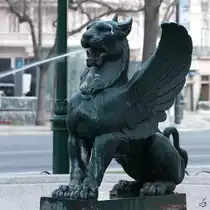 Ein wasserspeiender gefl�gelter L�we im Zentrum von Lissabon. (Januar 2017)