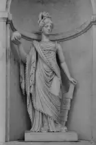 Die Skulptur  Vorsehung  (Providencia) im Innenhof des Nationalpalastes von Ajuda (Pal�cio Nacional da Ajuda) in Lissabon. (Januar 2017)