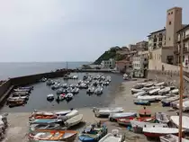 Piombino, Block von der Via Giuseppe Mazzini auf den Porto Antico (22.05.2022)