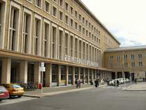 Flughafengebude (Eingang) Berlin-Tempelhof.
2007