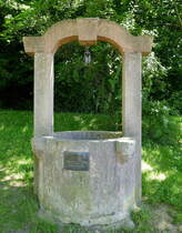 Landeck, ehemaliger Ziehbrunnen am Ortsrand, Juni 2022