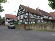 Erkshausen, historische Fachwerkhuser im Heideweg (04.06.2022)