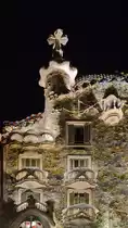 Ein Teil der Fassade der von Antoni Gaud� entworfenen Casa Batll�. (Barcelona, Februar 2012)